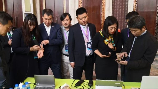 凝聚智慧|飞依诺金种子超声视诊器计划亮相第四届中国医生集团联盟大会