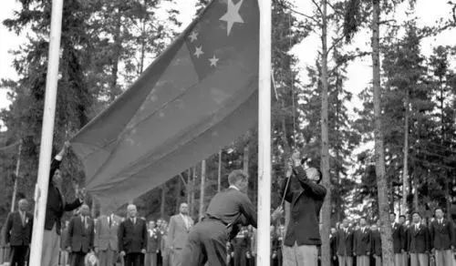 1952年奥组委为中国补办了升旗仪式