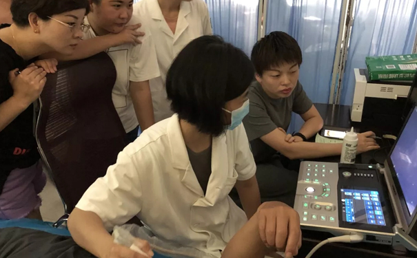 徐海珊主任现场彩超扫查