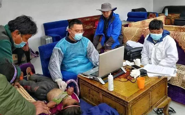 珠峰脚下，进行包虫病调研
