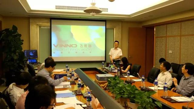 飞依诺科技的产品总监陈惠人做项目汇报